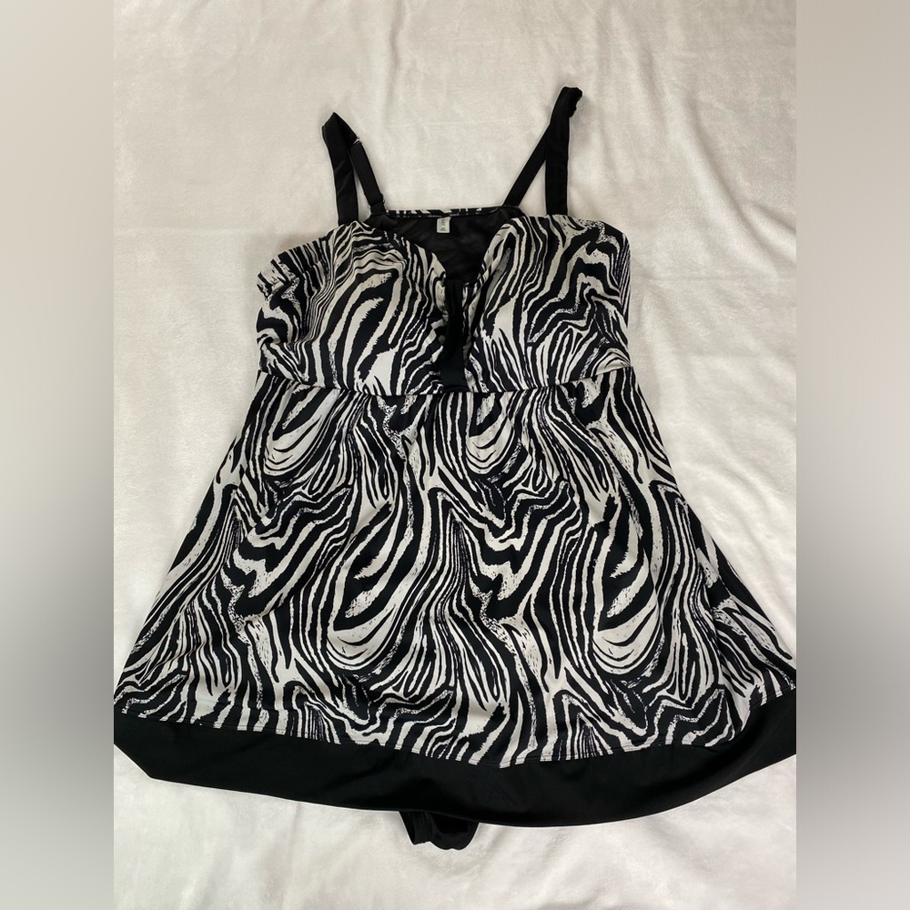 Catherines Swim Dress Women’s 34W Black White Zebra Adjustable Wide Straps